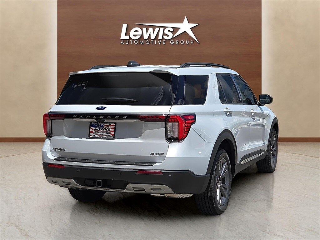 2025 Ford Explorer photo 4