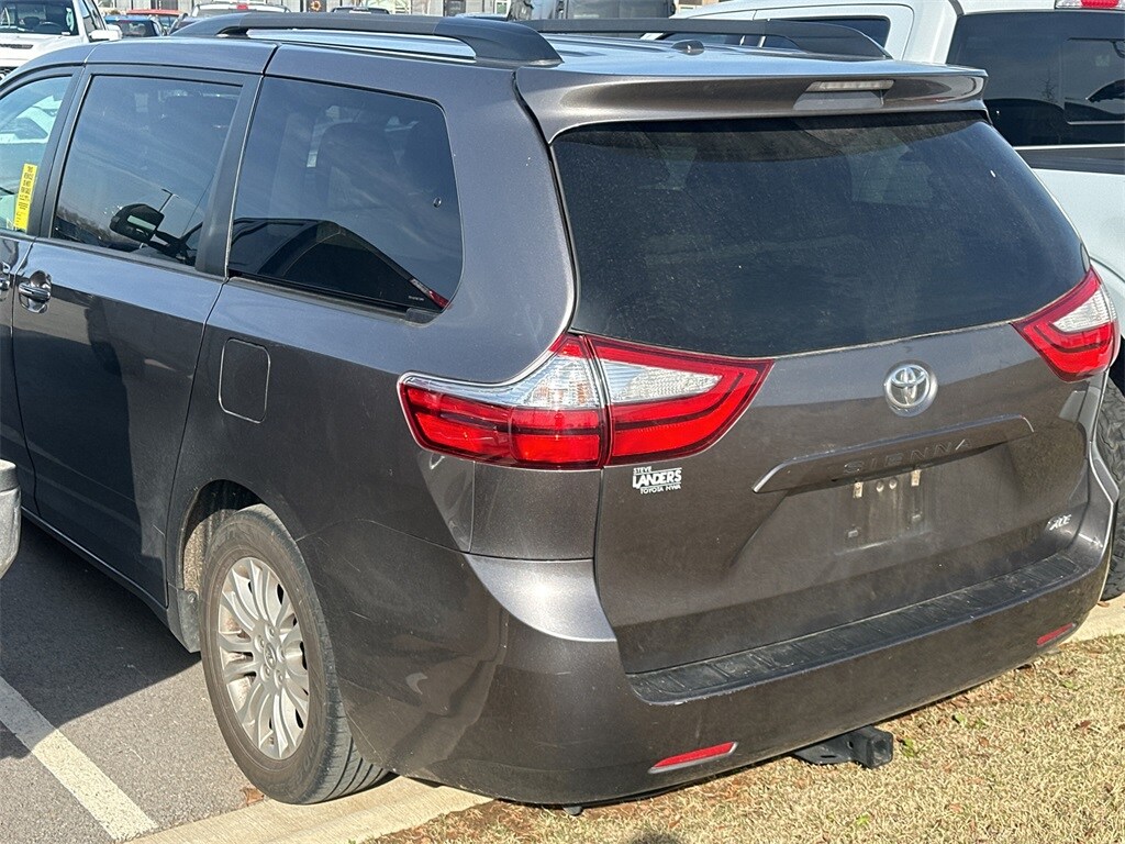 2016 Toyota Sienna L photo 4
