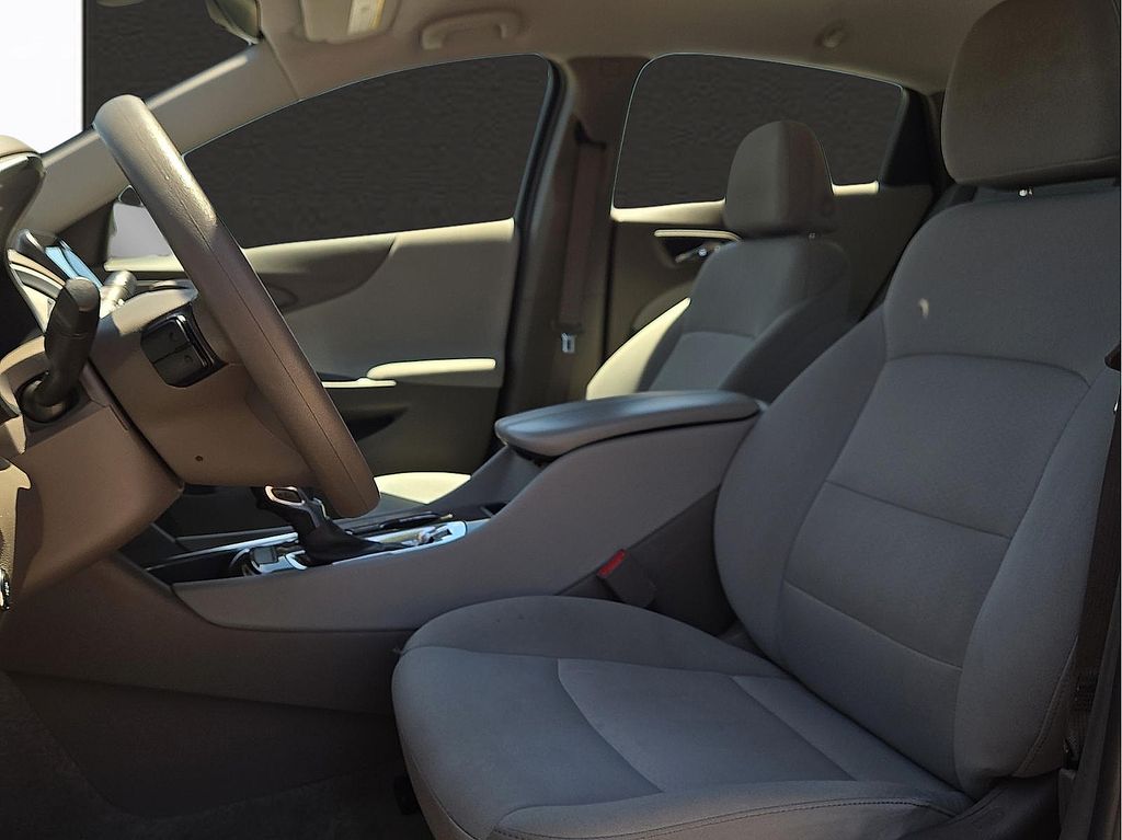 2023 Chevrolet Malibu 1LT - Photo 12