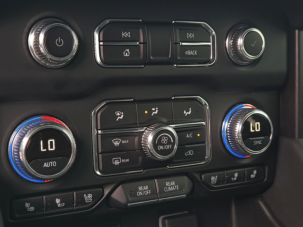 2024 GMC Yukon AT4 - Photo 16
