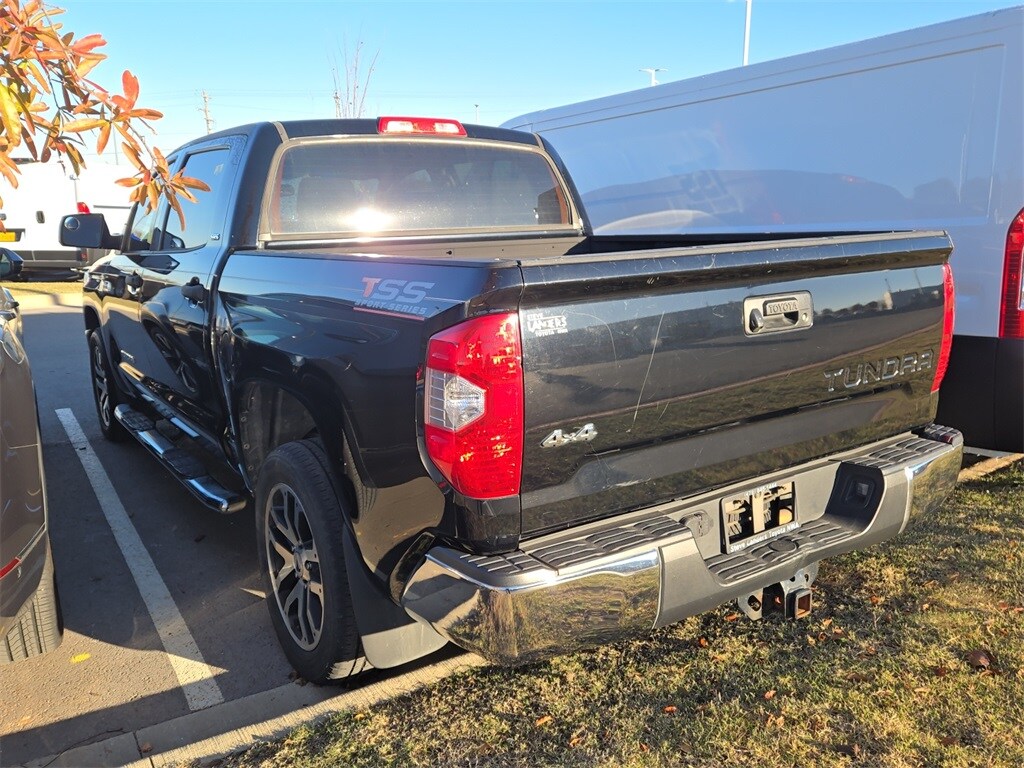 2016 Toyota Tundra SR5 photo 2