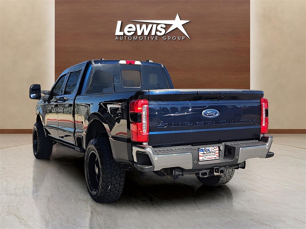 Used 2023 Ford F-250SD Lariat Truck Crew Cab