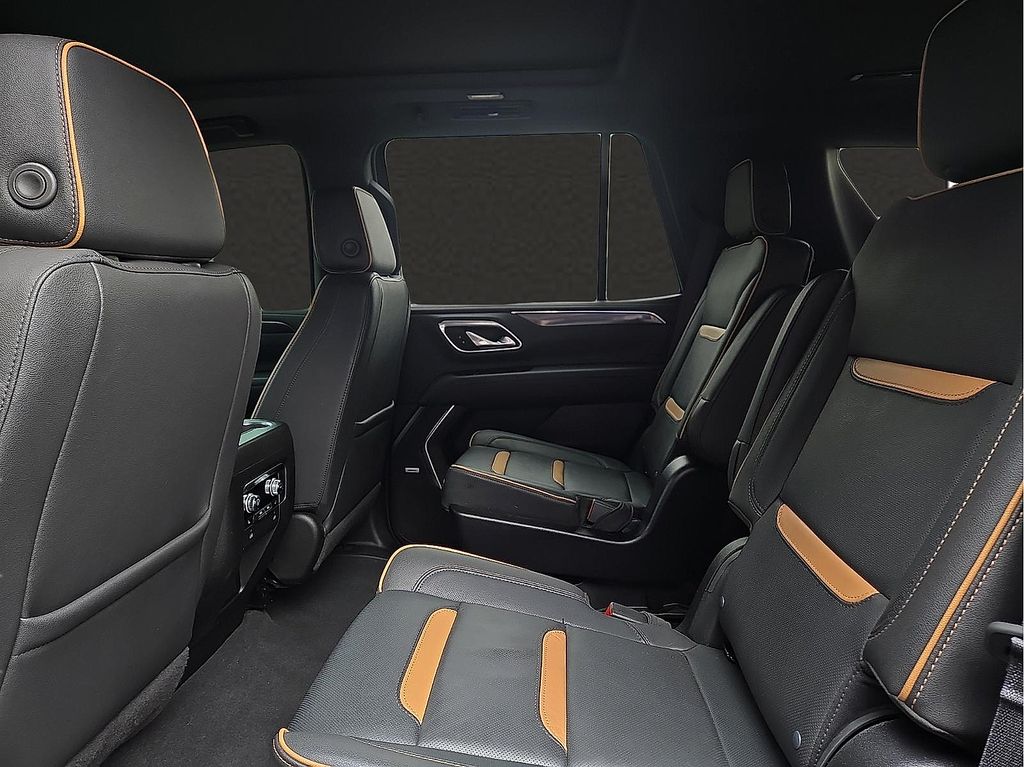 2024 GMC Yukon AT4 - Photo 10