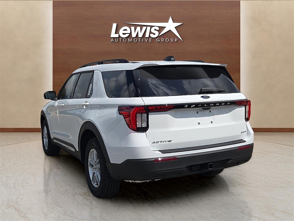 2025 Ford Explorer photo 2