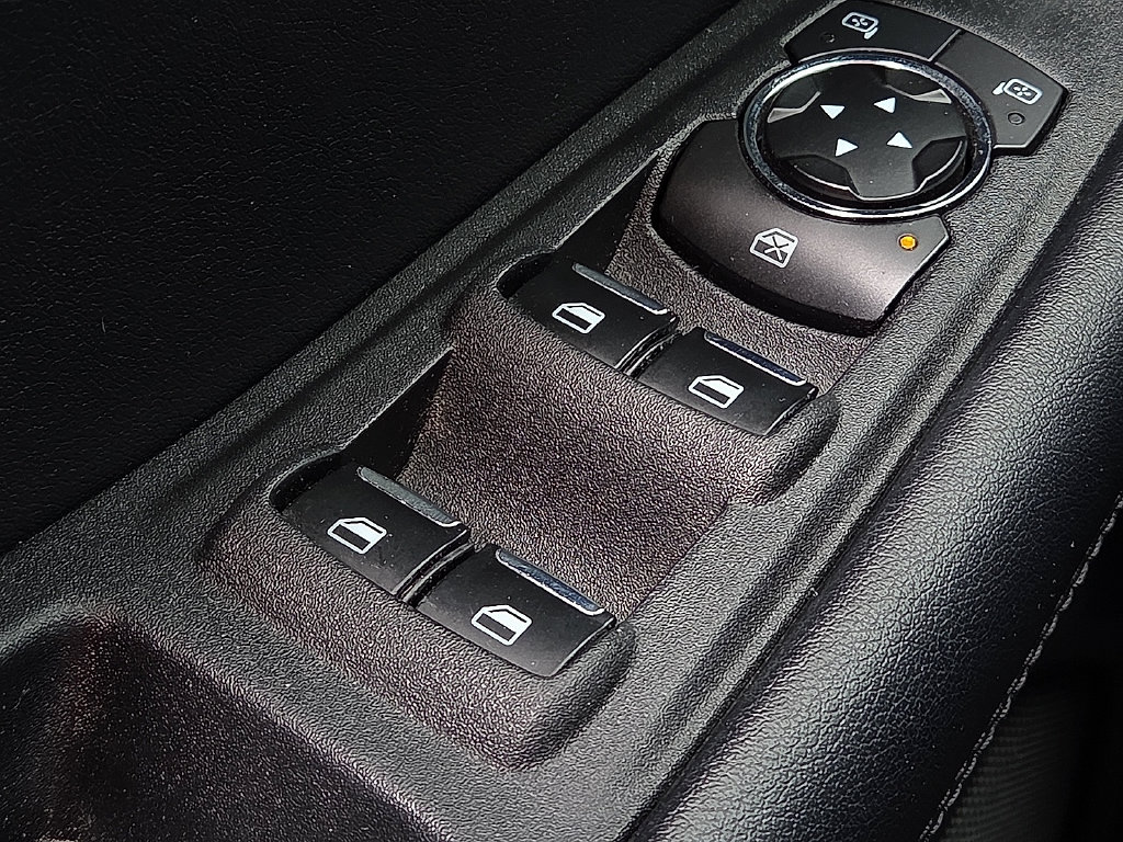 2023 Ford Edge SE - Photo 16