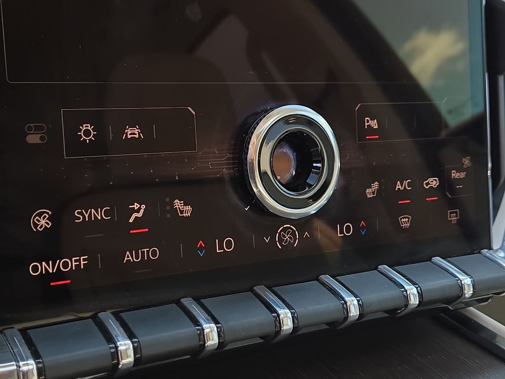 2024 GMC Acadia Denali - Photo 16