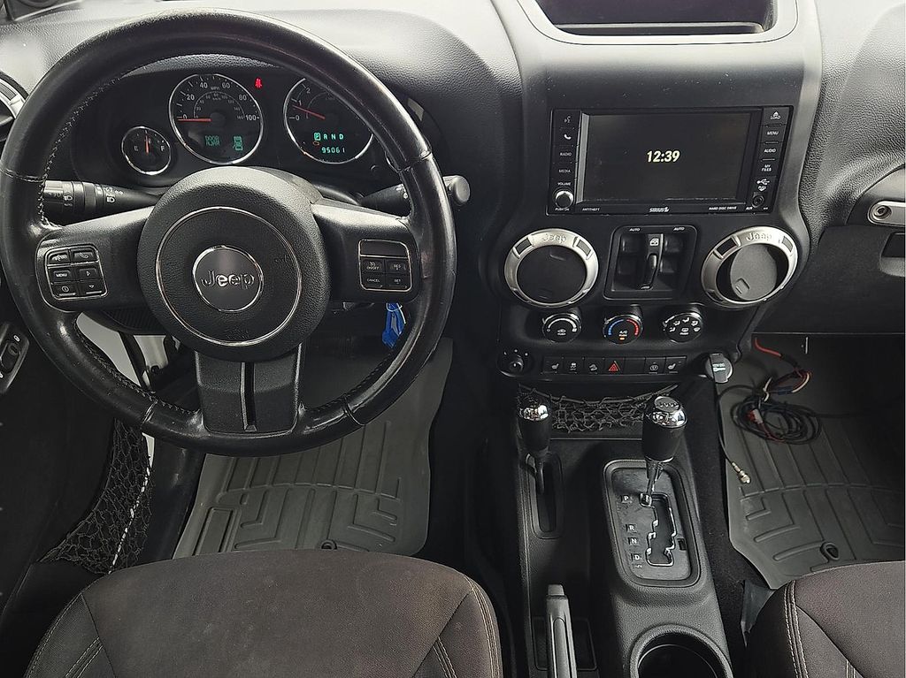2013 Jeep Wrangler Unlimited Sahara - Photo 10
