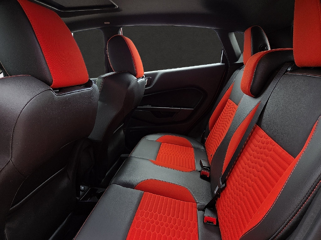 2016 Ford Fiesta ST - Photo 9