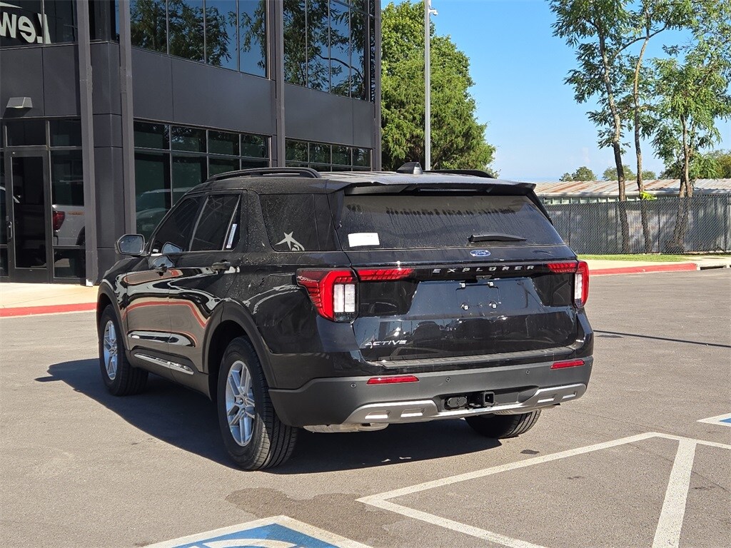 2025 Ford Explorer photo 4