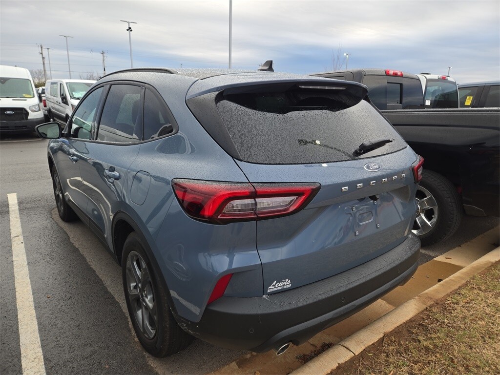 2025 Ford Escape ST-Line photo 2