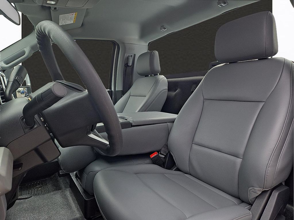 2025 Ford F-350 Super Duty XL - Photo 9