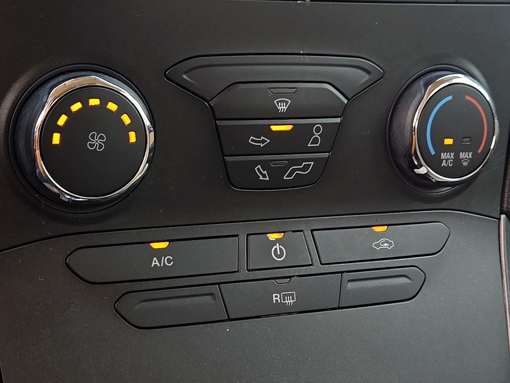 2019 Ford Edge SE - Photo 14