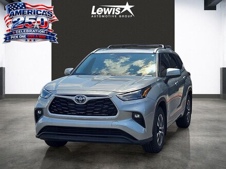 2023 Toyota Highlander Hybrid XLE SUV