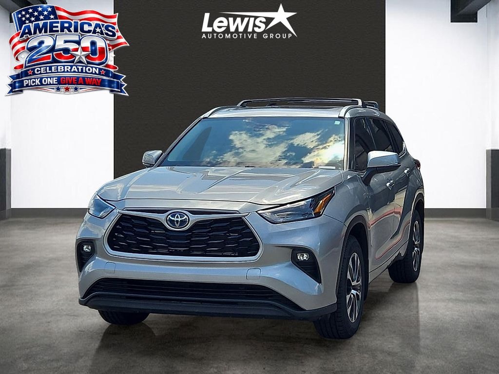 Used 2023 Toyota Highlander Hybrid XLE SUV