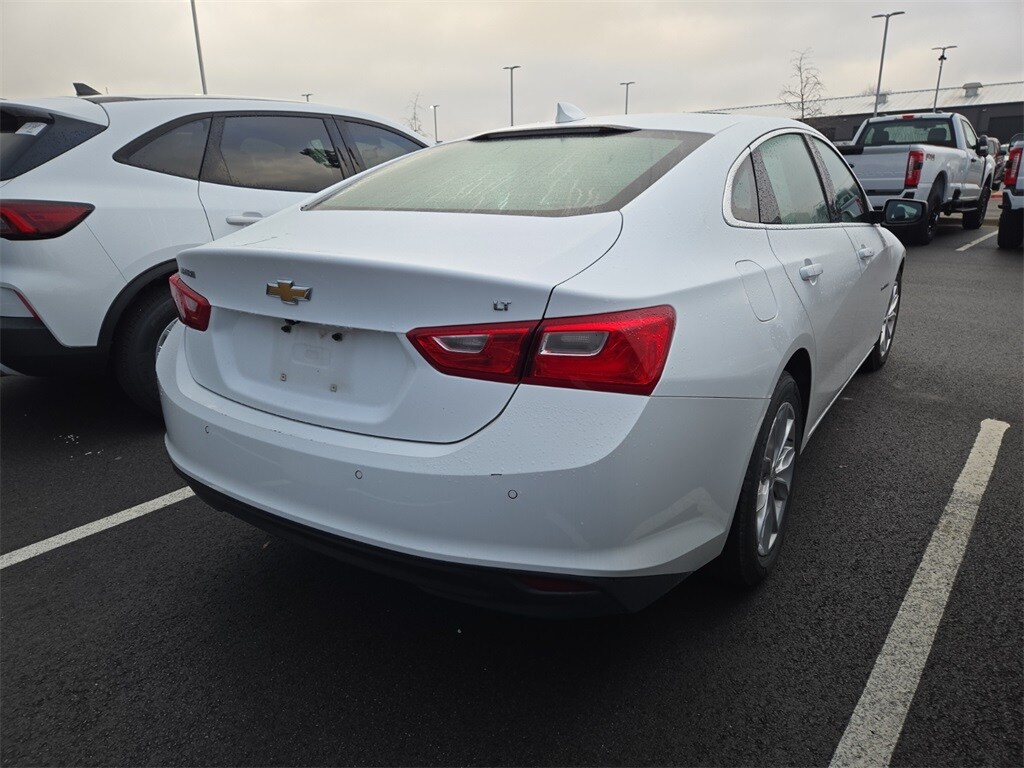 2024 Chevrolet Malibu 1LT photo 3