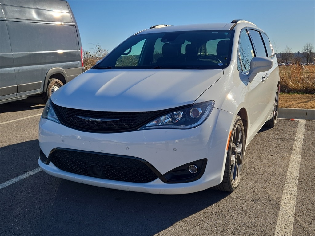 2020 Chrysler Pacifica Touring L's photo