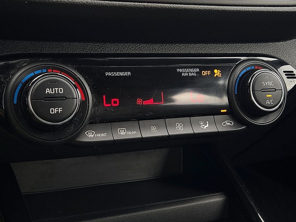 2024 Kia Forte GT-Line - Photo 14