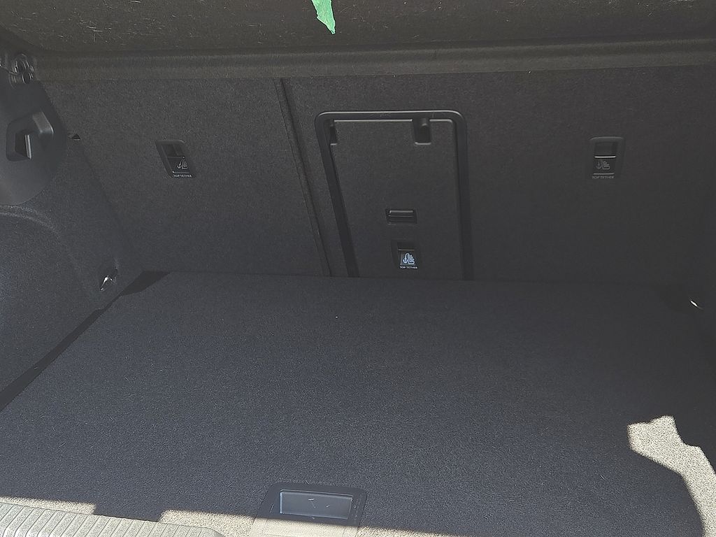 2025 Volkswagen Golf GTI SE - Photo 8