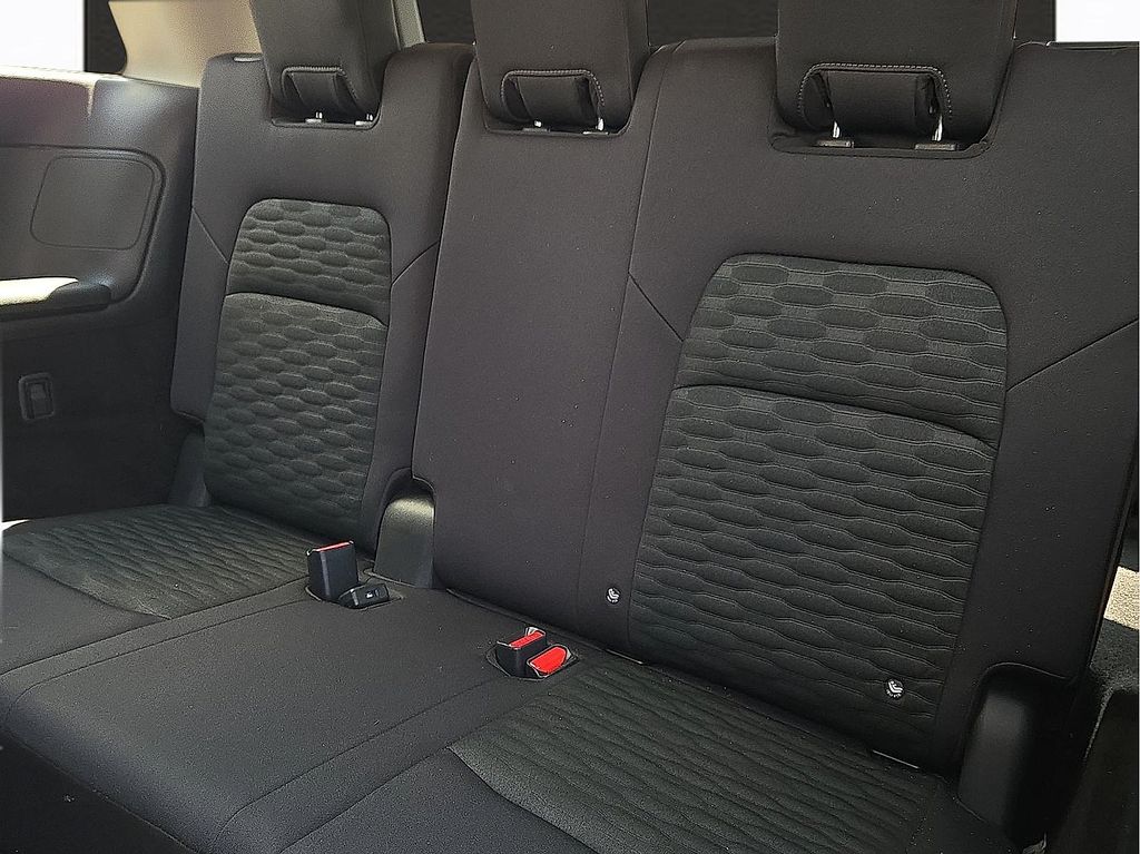 2025 Nissan Pathfinder SV - Photo 9
