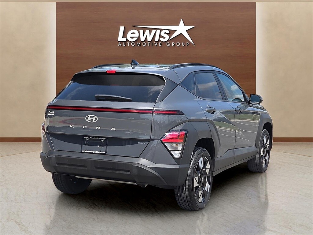 2025 Hyundai Kona SEL photo 4