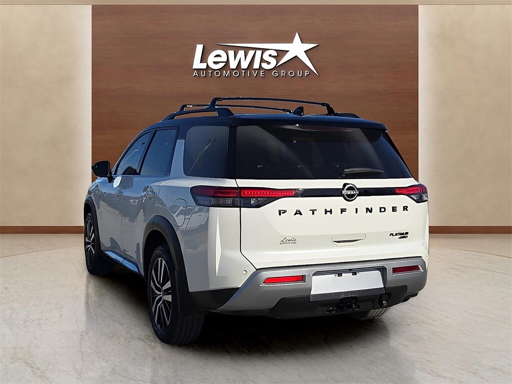 2024 Nissan Pathfinder Platinum photo 2
