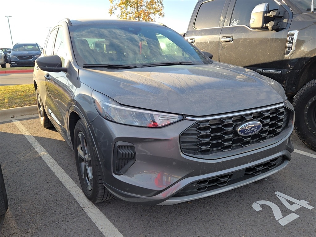 2023 Ford Escape ST-Line photo 4