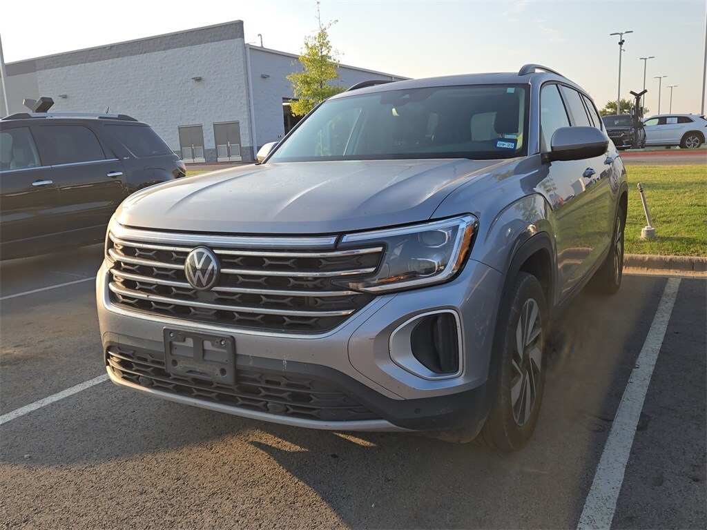 2024 Volkswagen Atlas SE Technology photo 2
