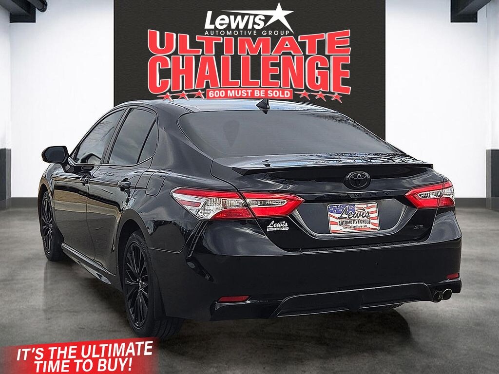 Used 2020 Toyota Camry SE Sedan