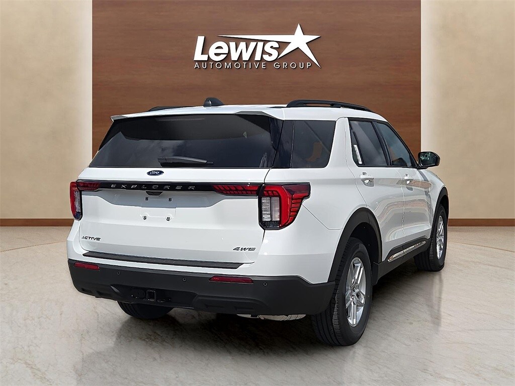2025 Ford Explorer photo 3