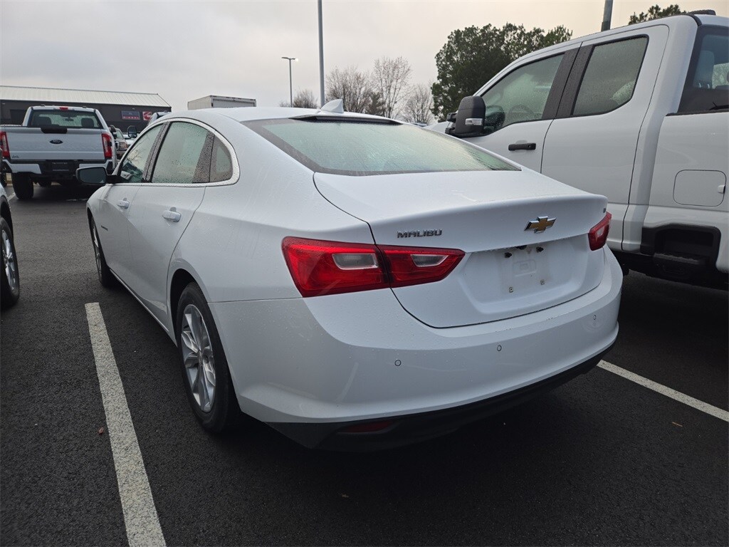 2024 Chevrolet Malibu 1LT photo 2