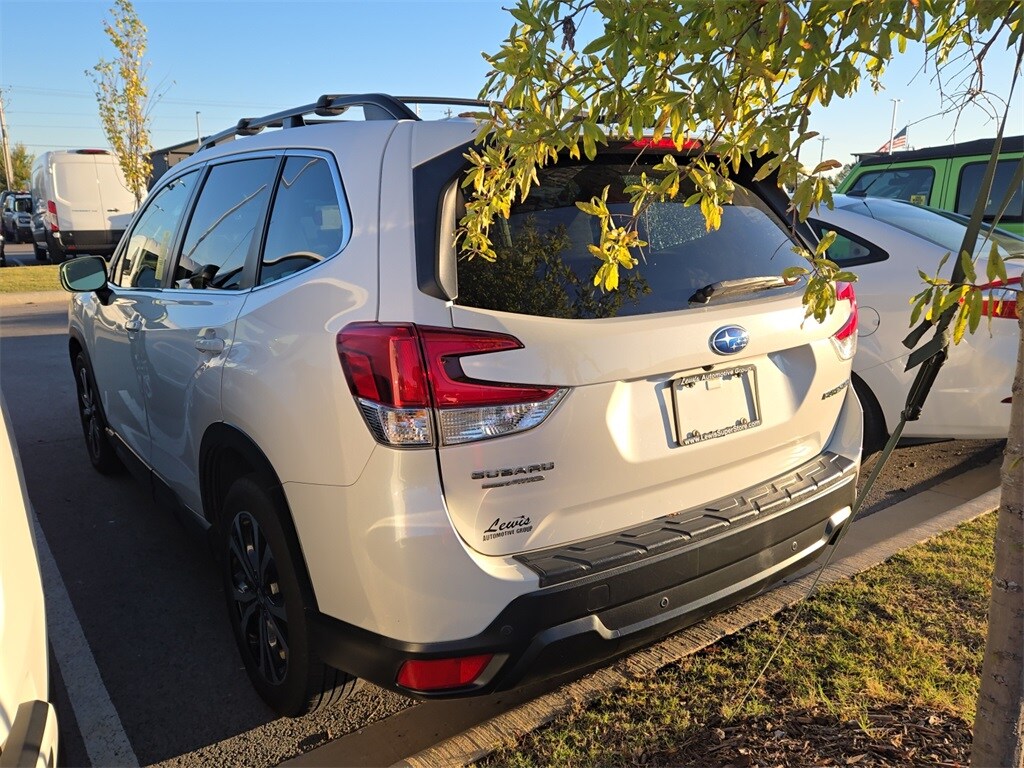 2021 Subaru Forester Limited photo 2