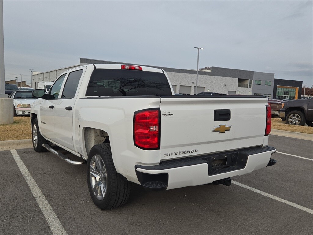 2018 Chevrolet Silverado 1500 Custom photo 2