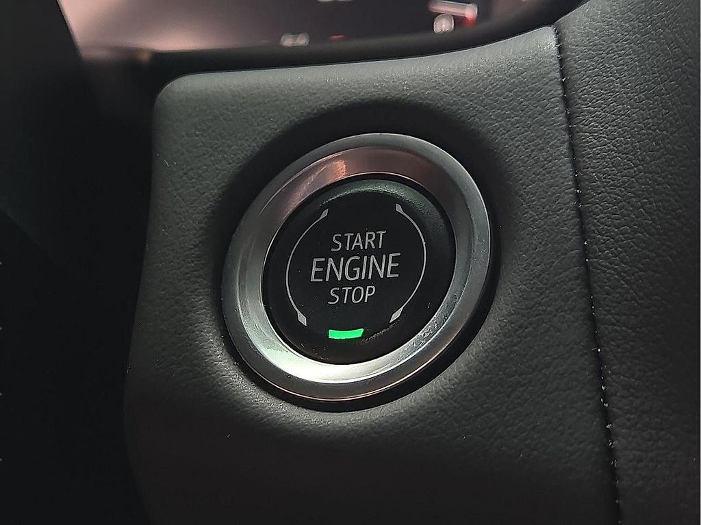 2024 GMC Yukon AT4 - Photo 17