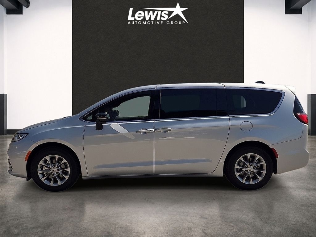 Used 2026 Chrysler Pacifica Limited Van Passenger Van