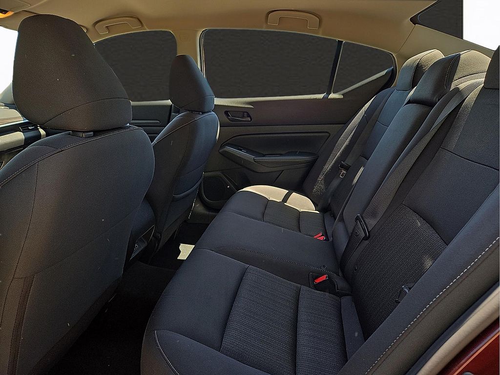 2024 Nissan Altima SV - Photo 9
