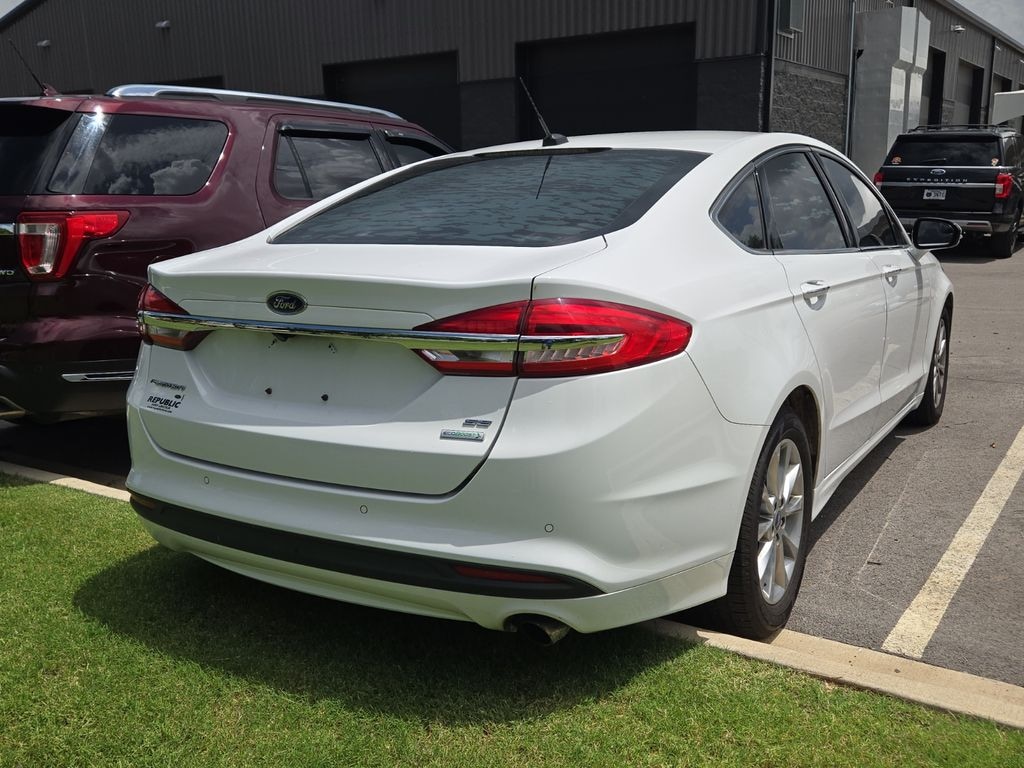 Used 2017 Ford Fusion SE Sedan