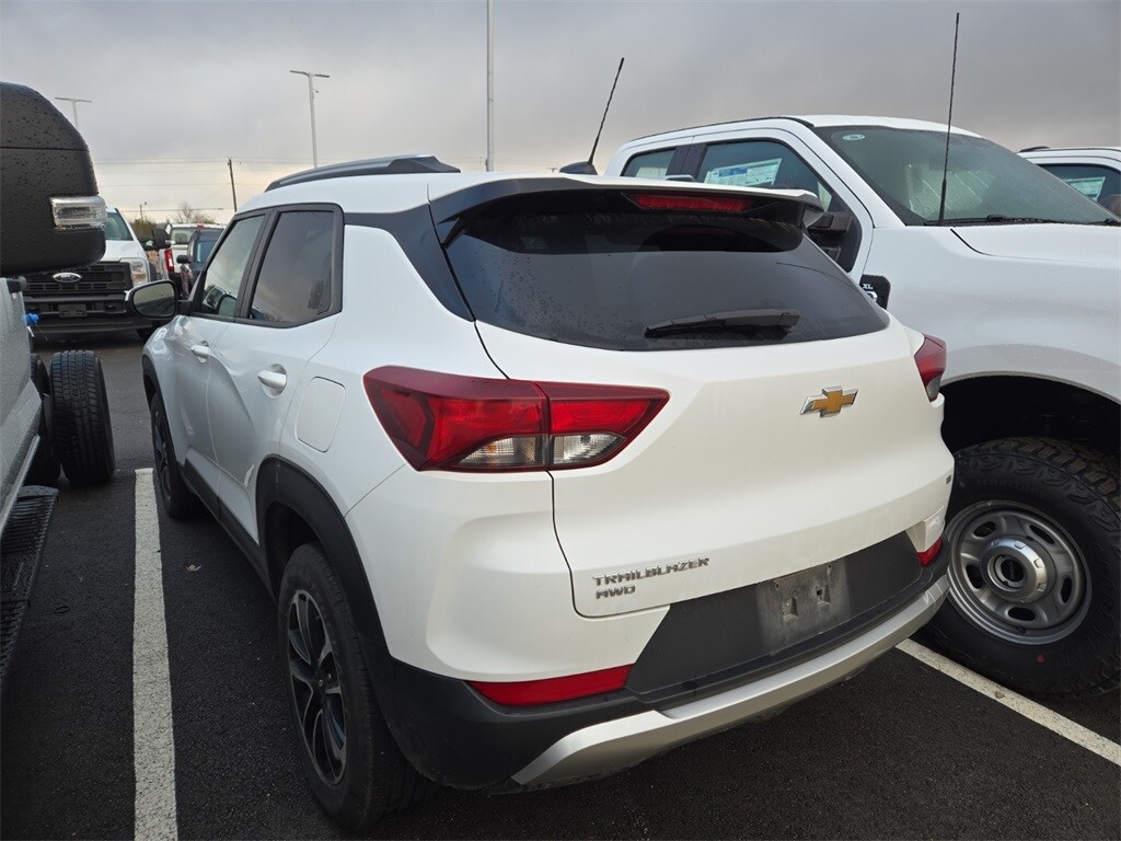 2024 Chevrolet Trailblazer LT photo 2