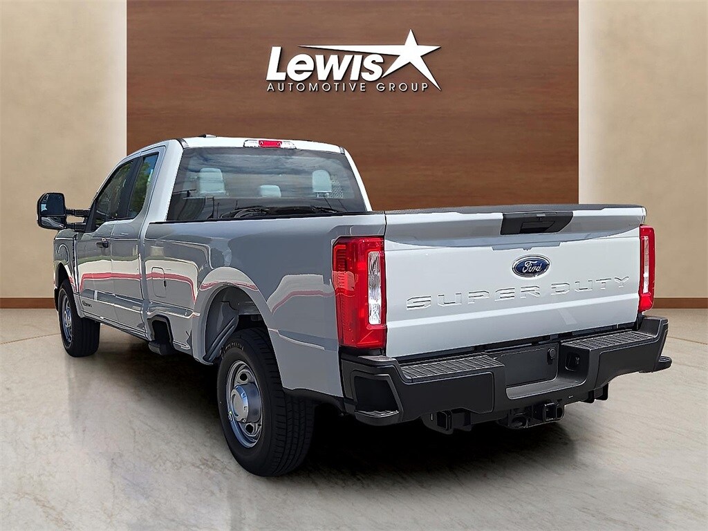 2025 Ford F-250 photo 4