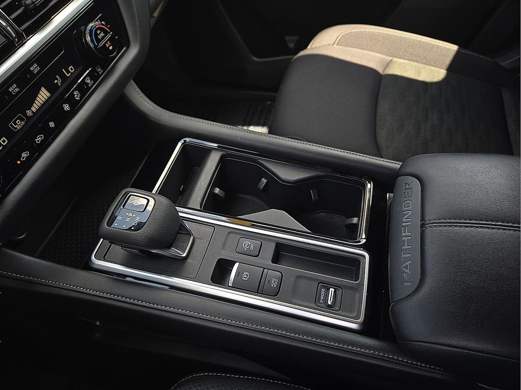 2025 Nissan Pathfinder SV - Photo 20