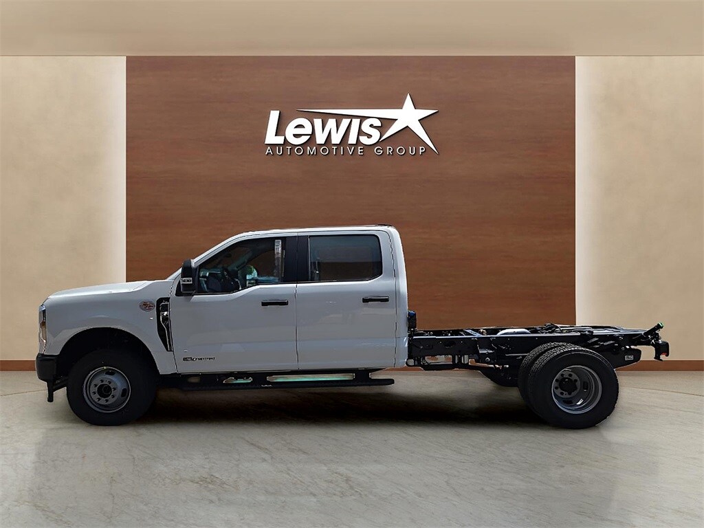 2025 Ford F-350 photo 2