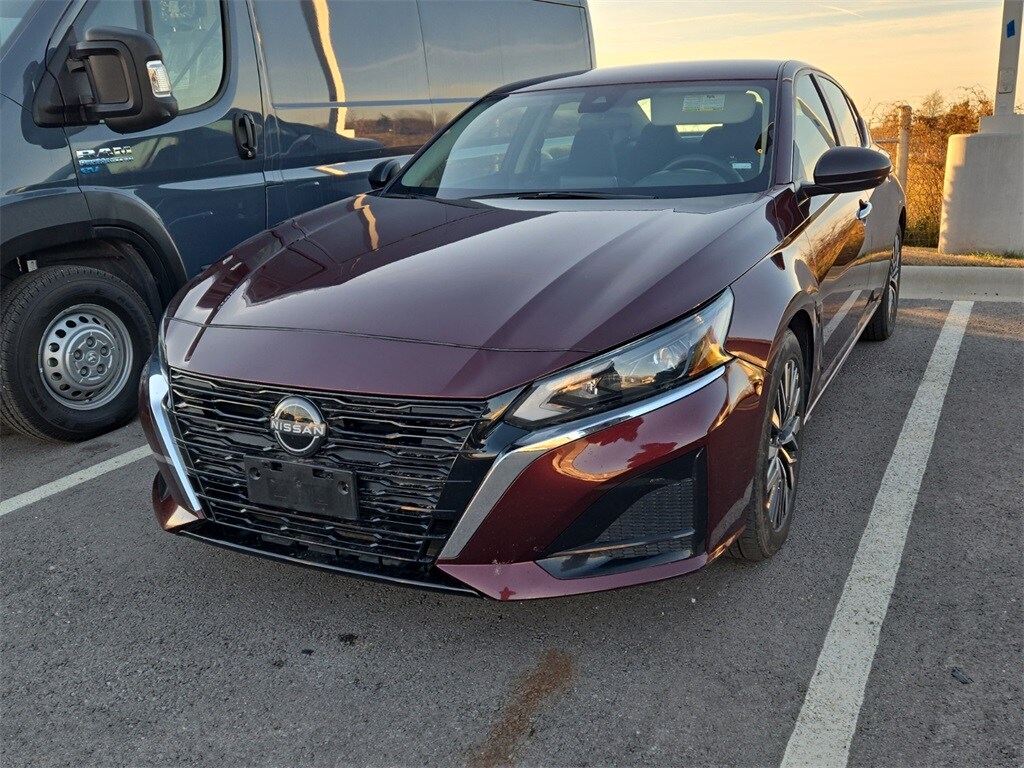 Used 2024 Nissan Altima 2.5 SV Sedan