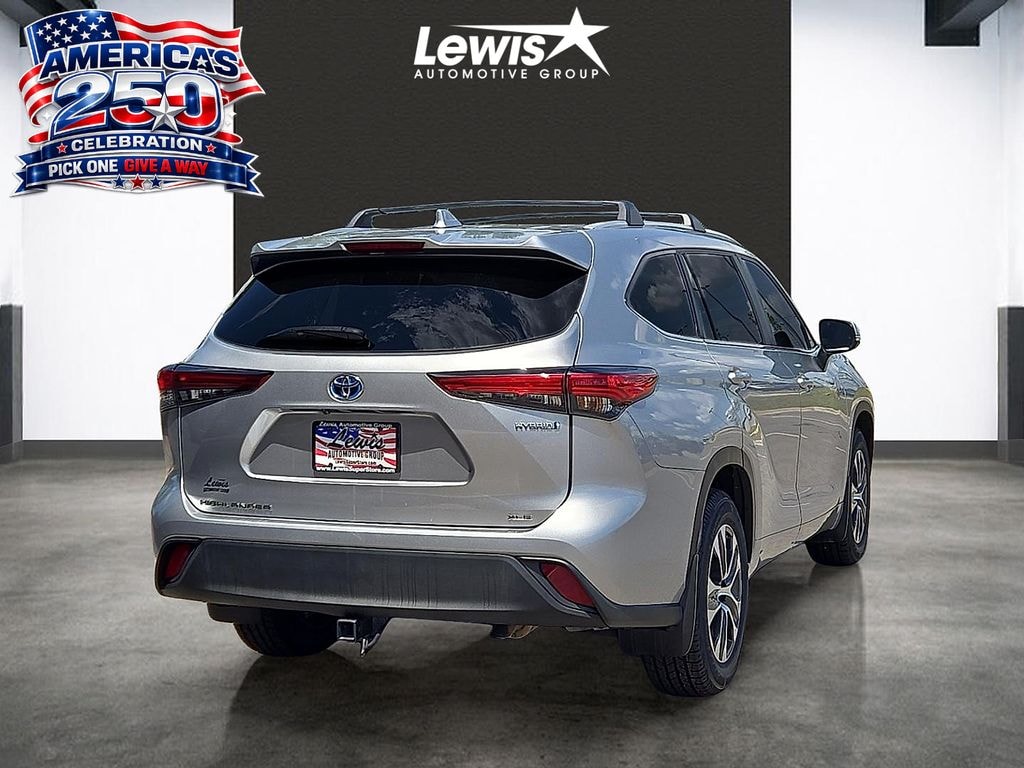 Used 2023 Toyota Highlander Hybrid XLE SUV