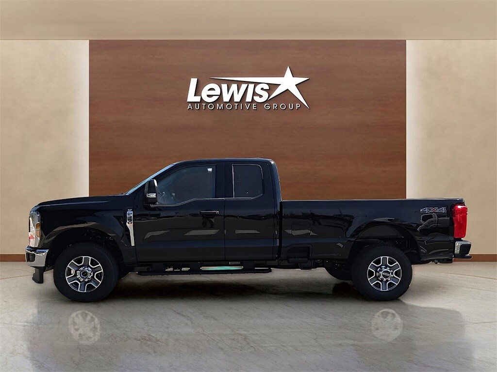 2025 Ford F-350 photo 3