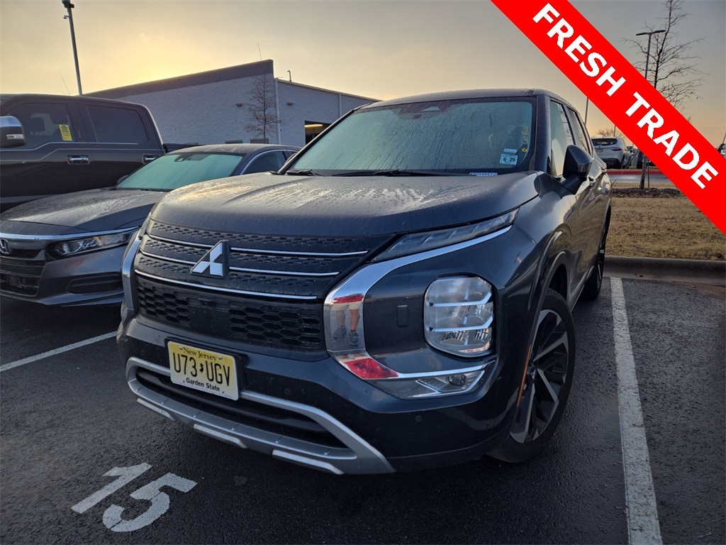 2024 Mitsubishi Outlander SE's photo