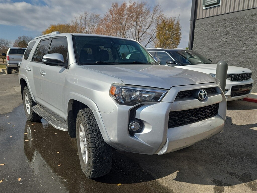 2018 Toyota 4Runner SR5 Premium photo 3