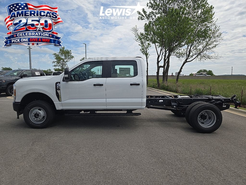 New 2026 Ford F-350SD XL Truck Crew Cab