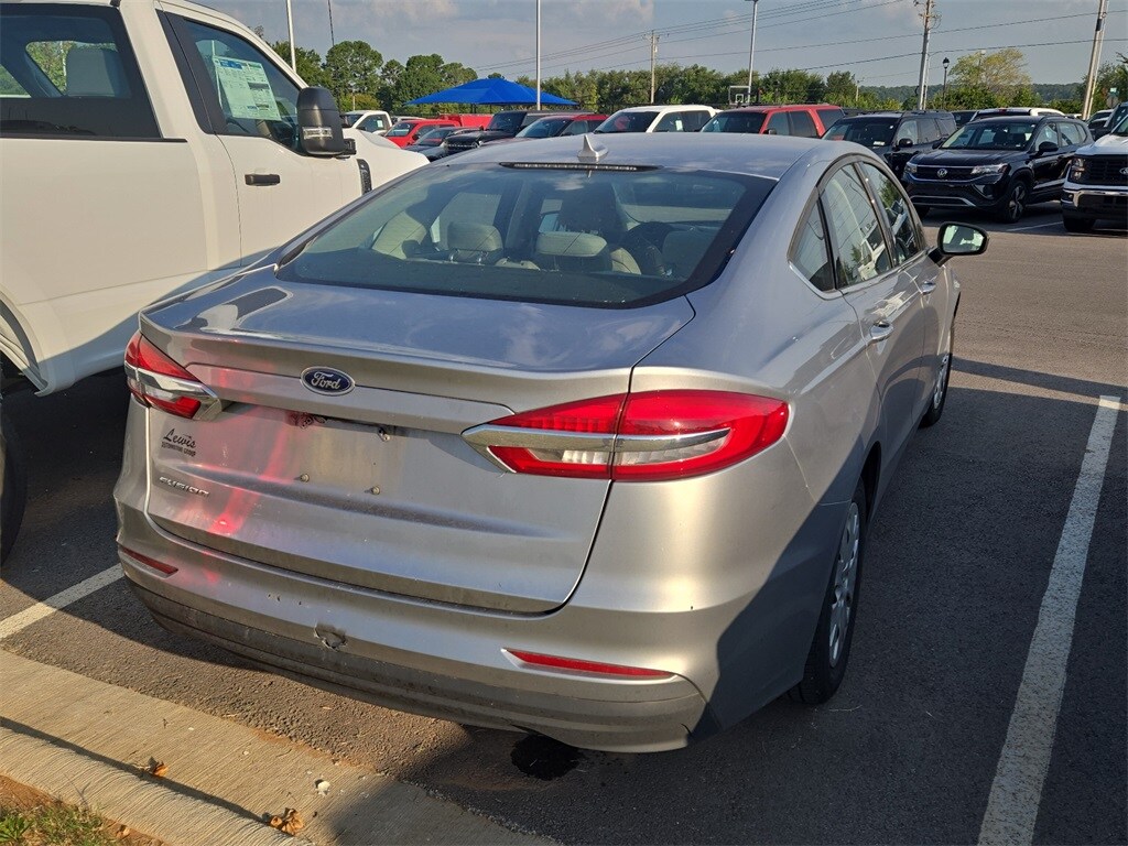 2020 Ford Fusion S photo 4