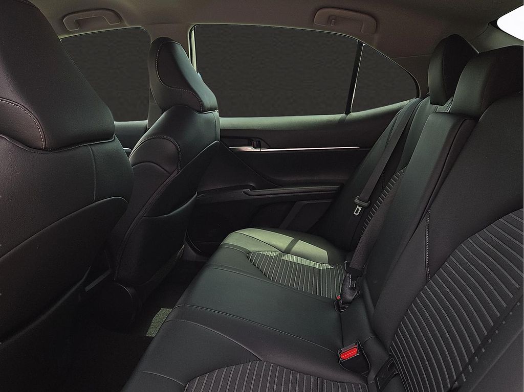 2024 Toyota Camry SE - Photo 9