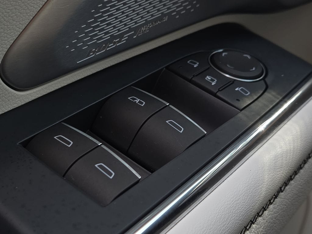 2024 GMC Acadia Denali - Photo 17