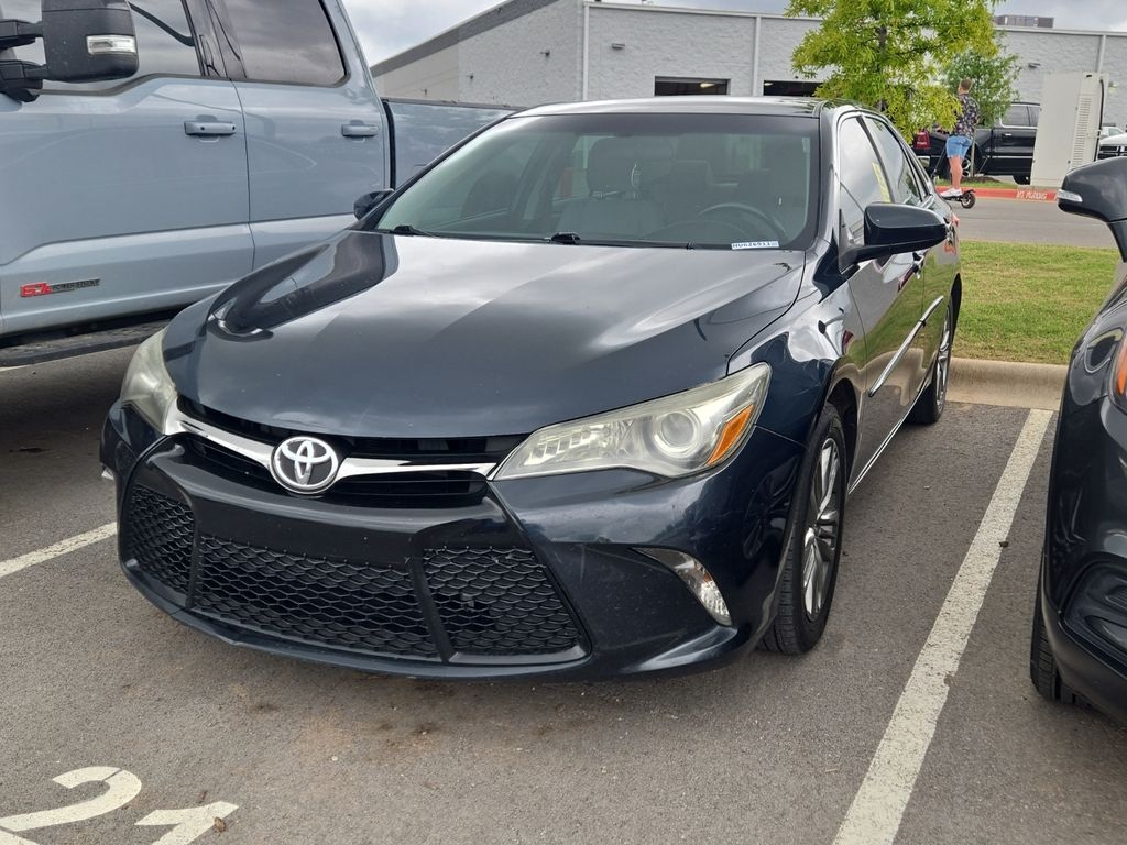 Used 2017 Toyota Camry SE Sedan